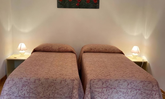 Saint-Denis Apartment | Apartment 'Pointa Neira' with Mountain View, Shared Garden and Wi-Fi