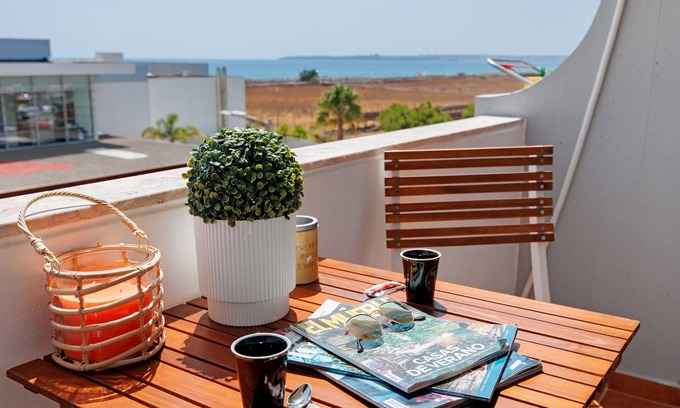 Torralta Apartment | Apartment 'Pôr Do Sol' with Sea View, Wi-Fi and Air Conditioning