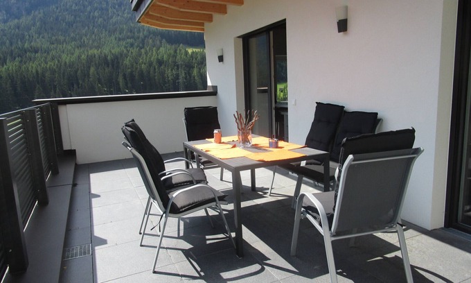 Wenns Apartment | Apartment-Private Bathroom-Mountain view