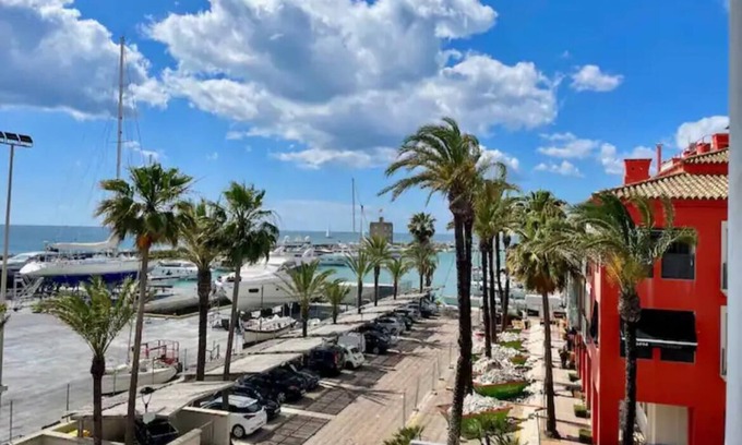 Sotogrande Apartment | Apartment 'Puerto Sotogrande' with Sea Views, Wi-Fi and Air Conditioning