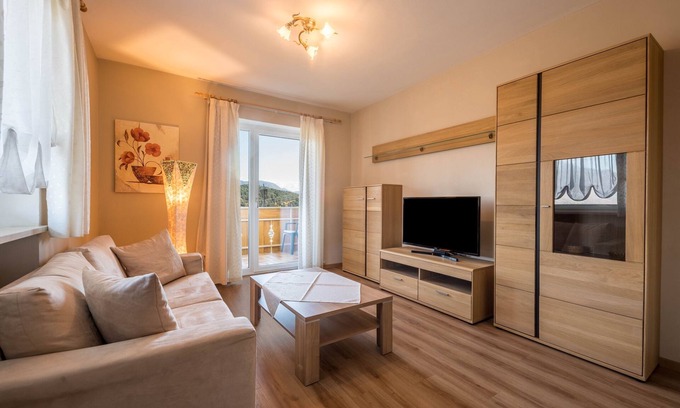 Tesimo Apartment | Apartment "Residenz Kronstein - 5" with Balcony, Garden, Mountain View & Wi-Fi