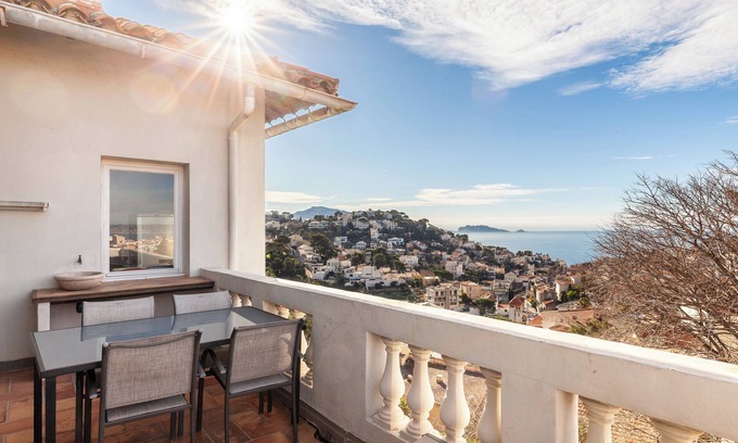 Bompard Apartment | Apartment 'Roucas Blanc Vue Mer Exceptionnelle' with terrace, Wi-Fi and Air Conditioning