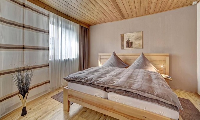 Arnetsried Apartment | Apartment Suite Bauernstube - with infrared cabin and balcony with a view of the Bavarian Forest mountain range