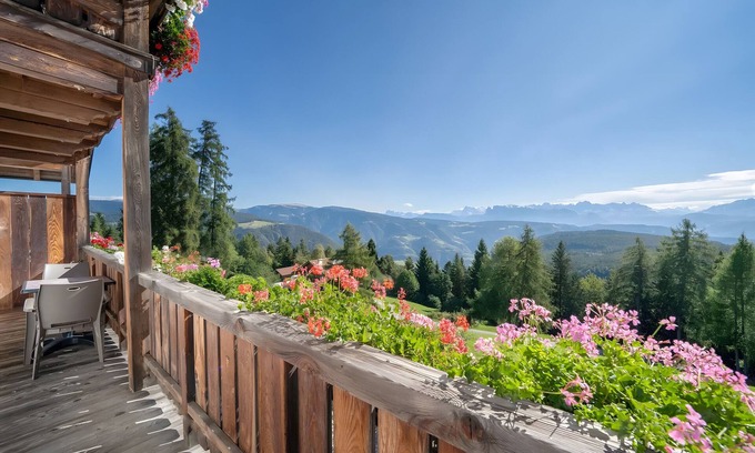 San Genesio Atesino Apartment | Apartment 'Stücklhof Wohnung Rose' with Mountain View, Shared Garden and Wi-Fi
