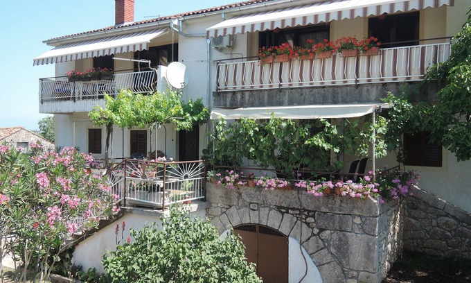 Malinska-Dubasnica Apartment | Apartment Sabina & Grapes