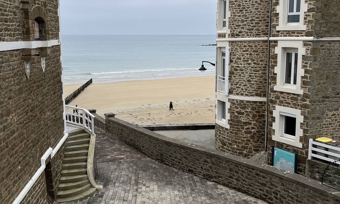 Ille-et-Vilaine Apartment | Apartment Saint-Malo - 10 meters from the sea