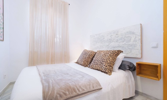 Huerta del Pilar Apartment | Apartment 'Santo Domingo 10' with Wi-Fi