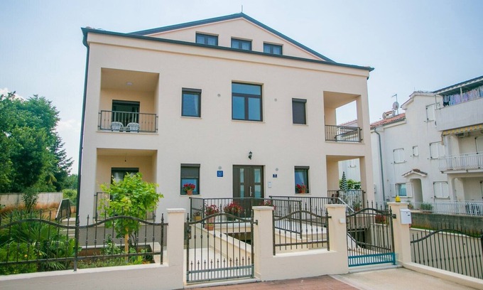 Mali Maj Apartment | Apartment Sara No.1 A5 with Balcony