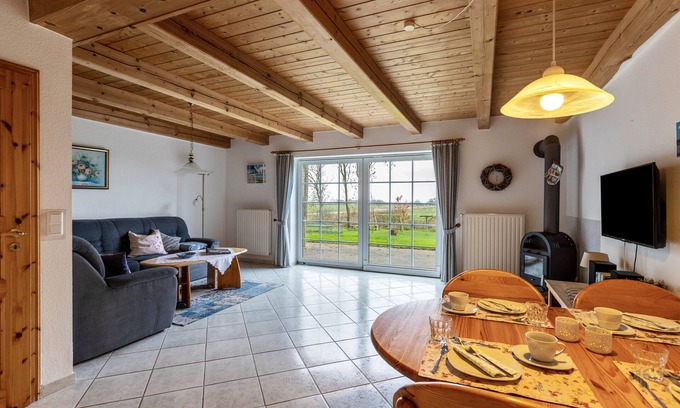 Westerhever Apartment | Apartment "Schäferhof Dircks 2" with Garden & Wi-Fi