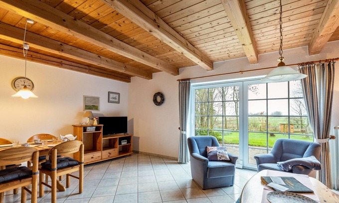 Westerhever Apartment | Apartment "Schäferhof Dircks 1" with Garden & Wi-Fi