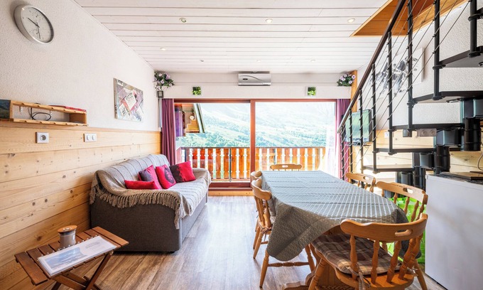 Albiez-le-Vieux Apartment | Apartment 'Schnoucky' with Mountain View, Balcony and Wi-Fi
