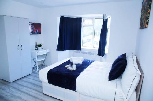 South Harrow Apartment | Apartment - Sleeps 2 & Free Parking