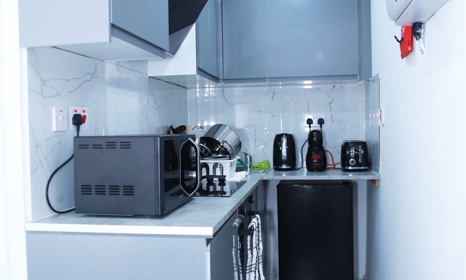 South Harrow Apartment | Apartment - Sleeps 5 & Free Parking