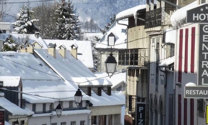 Sers Apartment | Apartment sleeps 8 with parking and WIFI, near the center of Barèges