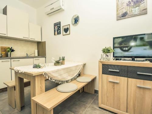 Karlobag Apartment | Apartment Snježana-2 by Interhome