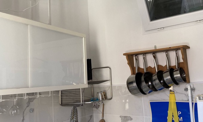 Noailles Apartment | Apartment 'Studio Noailles' with Air Conditioning