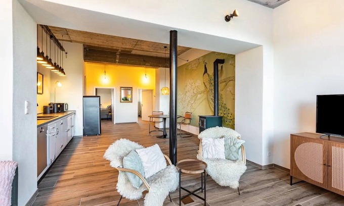 Obersalwey Apartment | Apartment 'Suiten Im Alten Berghotel Antonia' with Mountain View, Shared Terrace and Wi-Fi