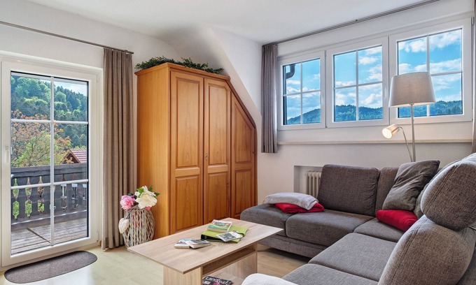 Oberglottertal Apartment | Apartment 'Talblick' with Shared Terrace, Shared Garden and Wi-Fi