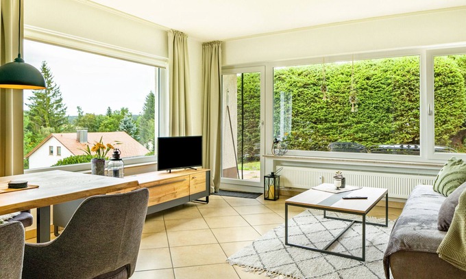 Schoenwald Apartment | Apartment "Tannenblick" with Private Terrace & Wi-Fi