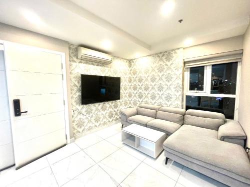 Phuong 8 Apartment | Apartment Terra Royal, Luxury and Central Spot