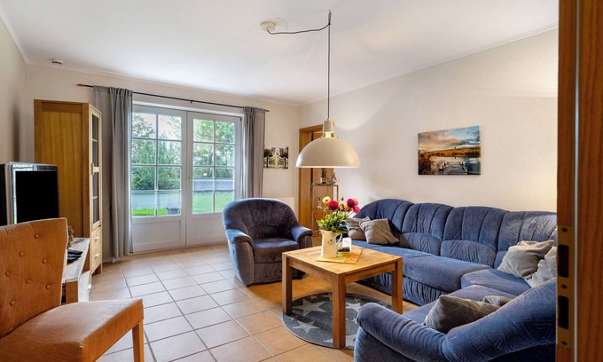 Nordstrand Apartment | Apartment 'Tetsche Wind' with Private Terrace and Shared Garden