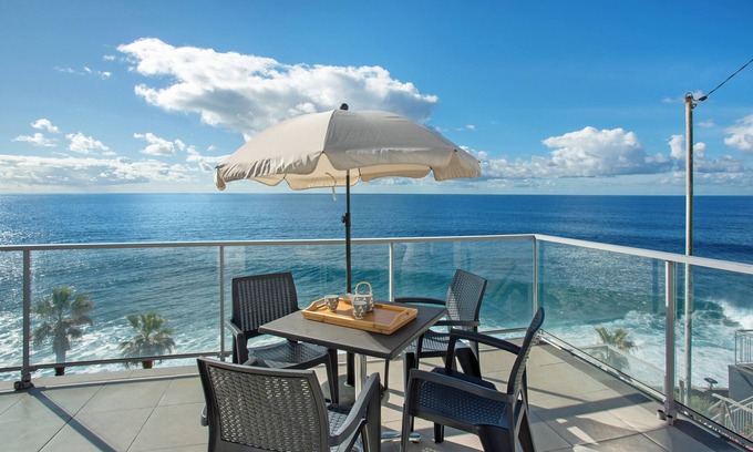 Jardim do Mar Apartment | Apartment 'The Wave House - Two Bedroom' with Sea View, Wi-Fi and Air Conditioning