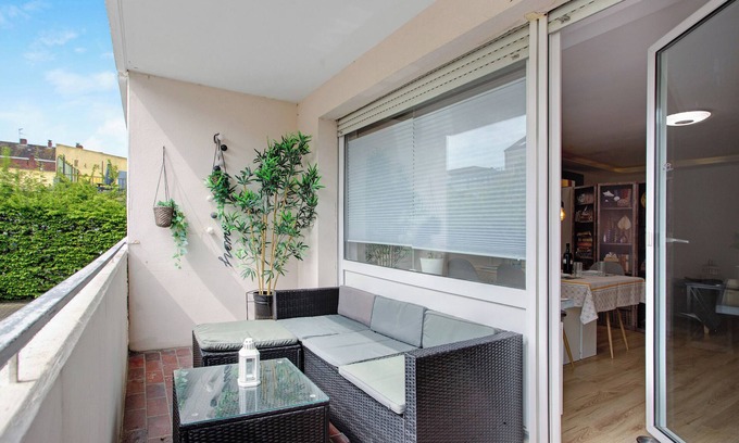 Center Apartment | Apartment "Tolle Ferienwohnung nahe Südstrand" with Balcony & Wi-Fi