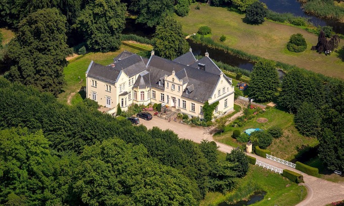 Dalwitz Apartment | Apartment Tower 2 (2 pers.) - FerienGut Dalwitz manor house