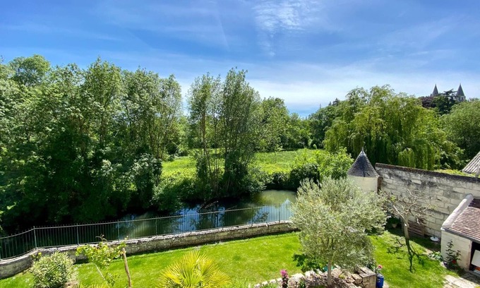 Loches Apartment | Apartment very well located and quiet, the countryside 3 minutes walk from the city center