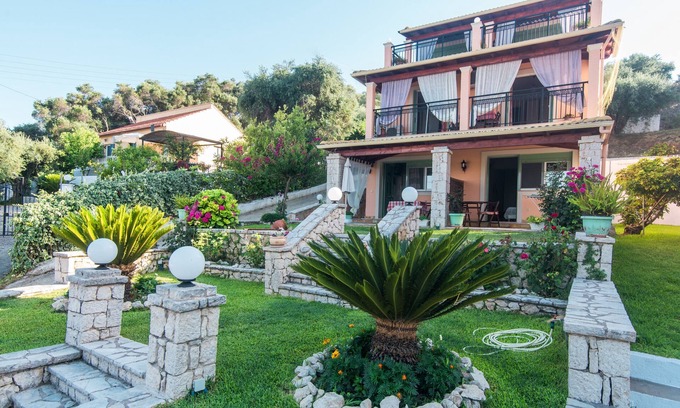 Messonghi Apartment | Apartment 'Villa Pepy Studio 1' close to the Beach with Garden & Wi-Fi