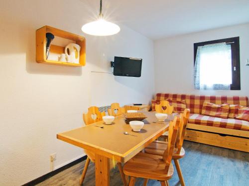 Les Menuires Apartment | Apartment Villaret 317 by Interhome