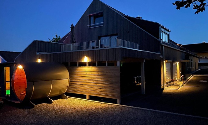 Mutzenich Apartment | Apartment with balcony and barbecue