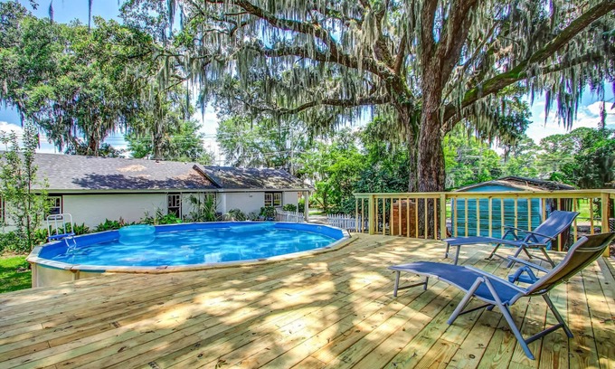 Thunderbolt House | Apartment w/Gazebo-Swanky Savannah Style
