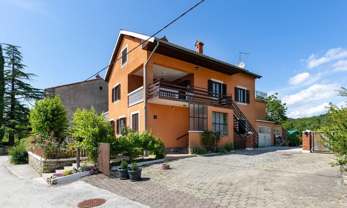 Pazin Apartment | Apartment Waterfall in Pazin