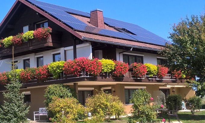 Weilheim Apartment | Apartment 'West, 44 sqm' with Shared Terrace, Shared Garden and Wi-Fi