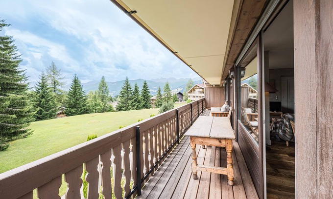 Le Planellet Apartment | Apartment with balcony 10 min walk from the slopes
