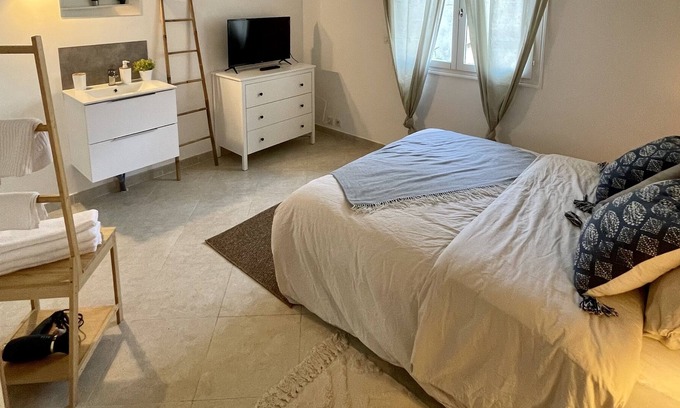 Boisseron Apartment | Apartment with garden
