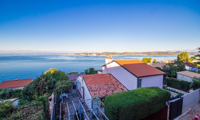 Crveni Vrh Apartment | Apartment with good company