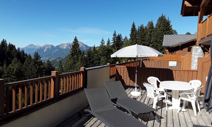Cohennoz Apartment | Apartment with heated pool, terrace, parking spaces and 2 bedrooms