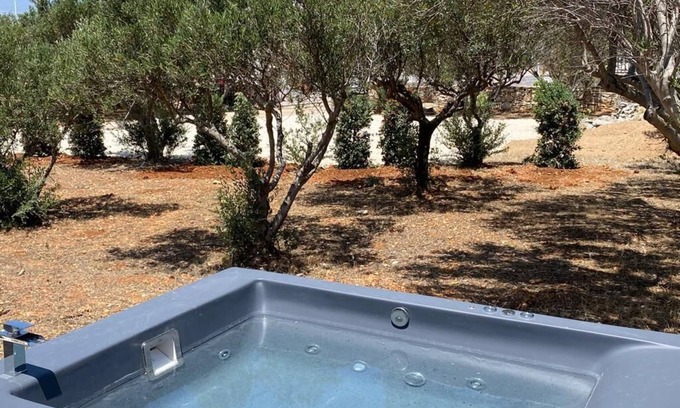 Aliki Condo | Apartment with hot tub 1 step from the beach