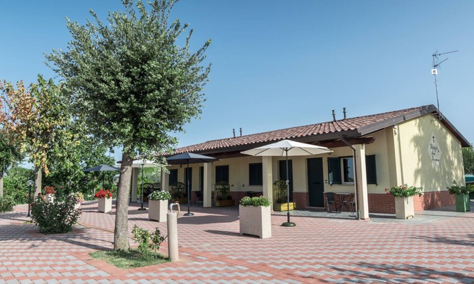 Bastia Umbra Apartment | Apartment with parking, near the municipal swimming pool in Bastia Umbra
