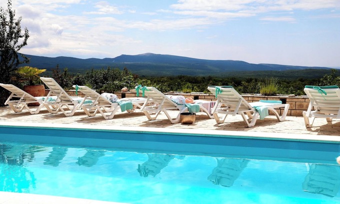 Garica Apartment | Apartment with panoramic views and pool on the island of Krk