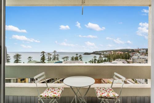 Manly Apartment | Apartment with Pool Access, a minute to the Beach