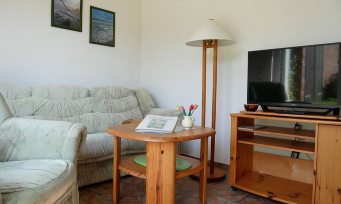 Dargen Apartment | Apartment with terrace - Schwalbenhof Görke, quiet location, balcony or terrace