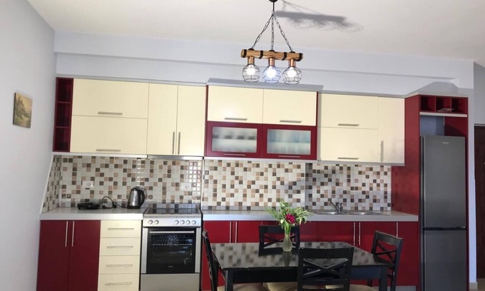 Qender Apartment | Apartment with to bedrooms, to bathrooms, 3 balconies and living room/kitchen.