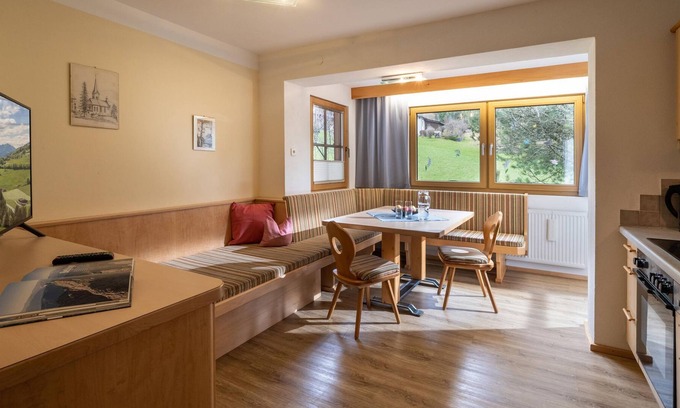 Auffach Apartment | Apartment "Wood Anemone" - Haus Rosenheim