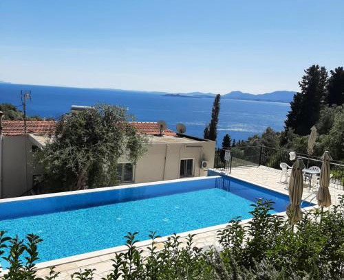 Nisaki Apartment | Apartment Zeus with private pool and sea view