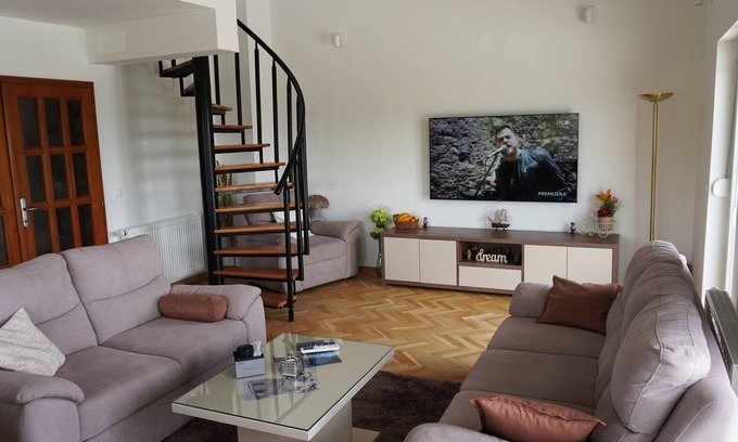 Trn Apartment | Apartment Zona - Luxury Three Bedroom Apartment with Balcony
