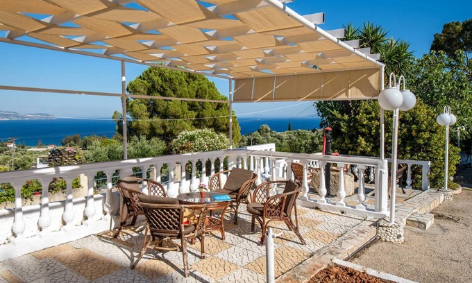 Spartia Apartment | Apartment "Zoumpouli 9" with Sea View, Garden & Wi-Fi