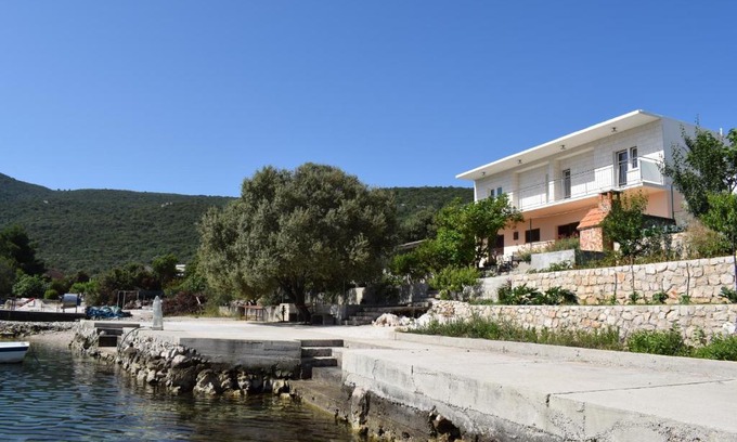 Putnikovic Apartment | Apartments by the sea Kabli, Peljesac - 10225